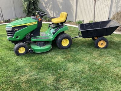 John Deere S100 Series Riding Lawn Mowet