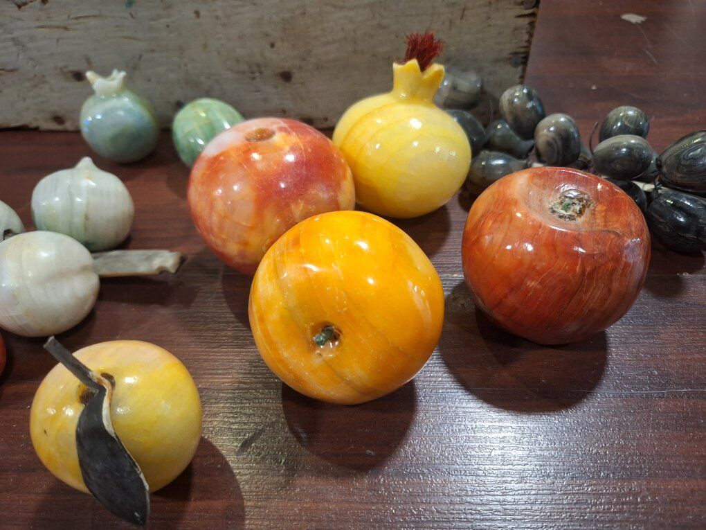 Breathtaking Lot of vintage Italian Alabaster frui
