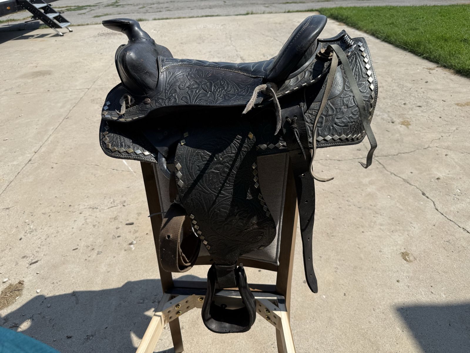 Black Western Leather Horse Saddle with Floral Tooling and Studded Trim