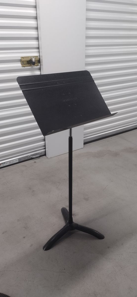 Sheet music stand