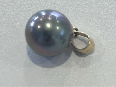 black tahitian pearl pendant