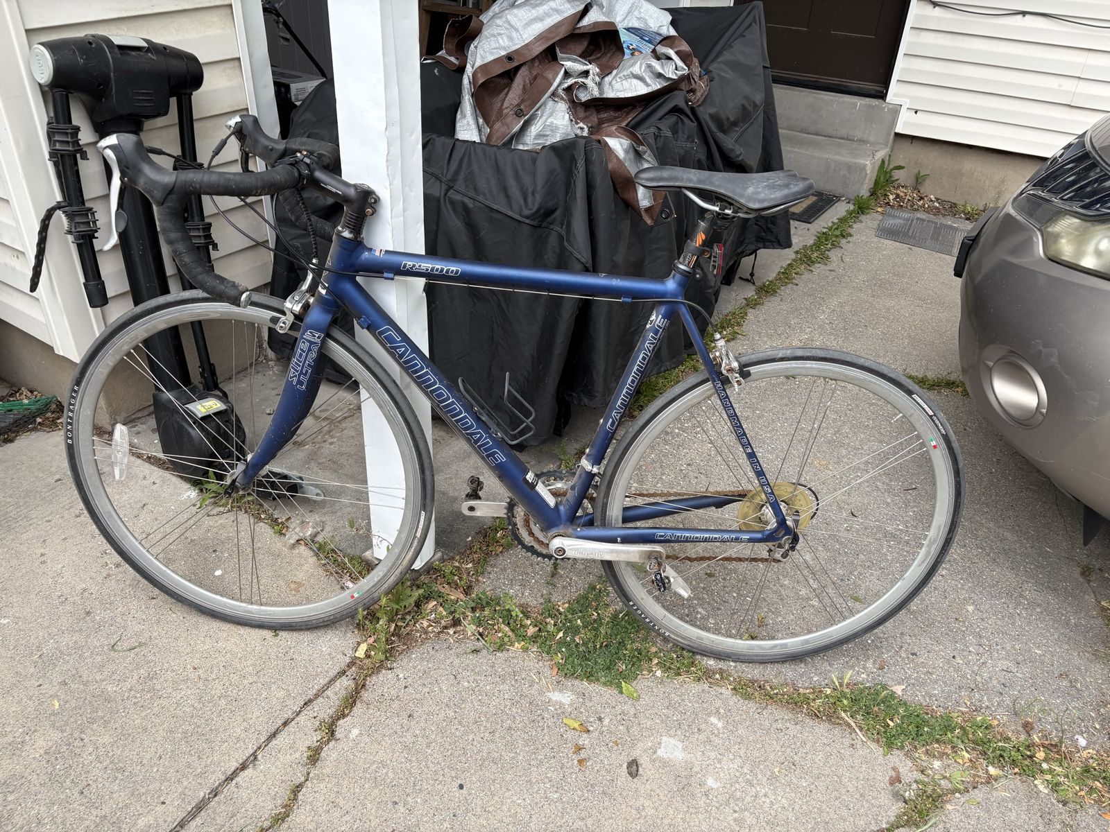 Cannondale R500 road bike