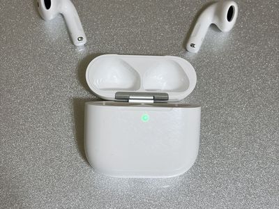 •• Airpods 4 w/anc Apple Care + Mint! ••