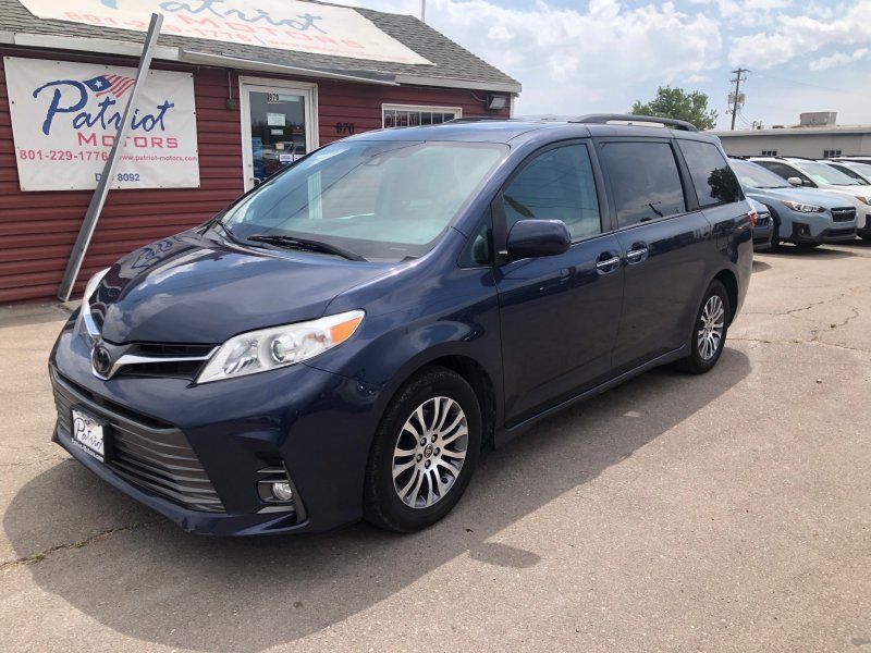 2020 Toyota Sienna XLE 8-Passenger