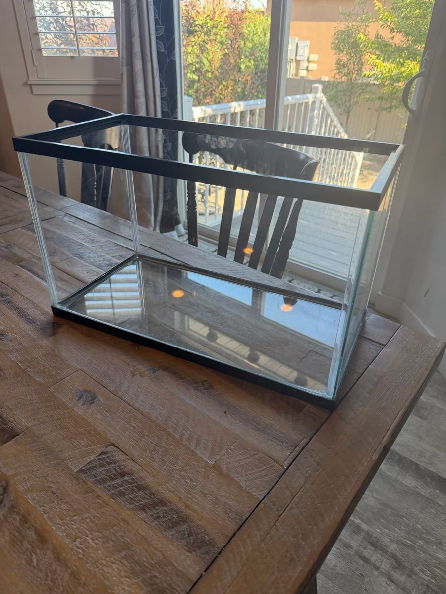 10 Gal Fish Tank