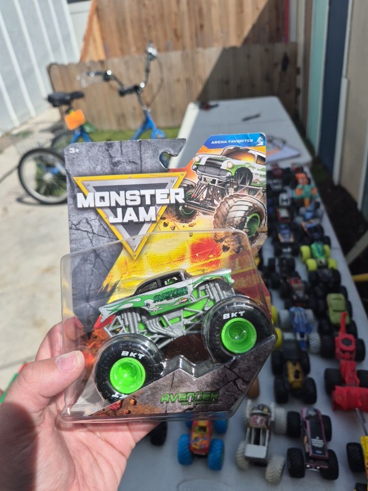 Hot wheel lot