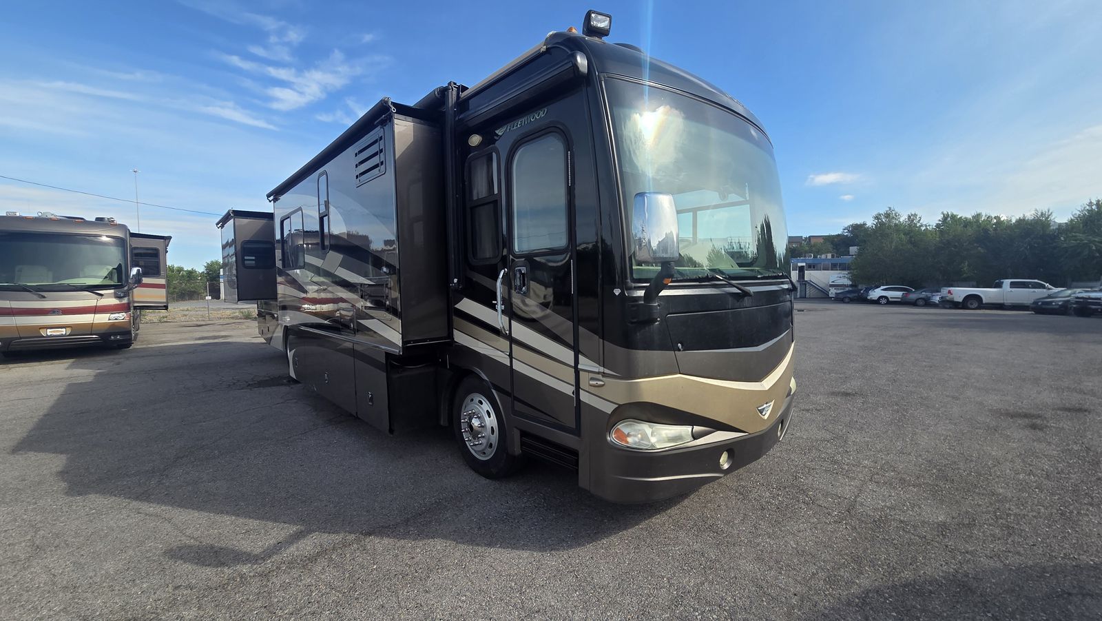 2008 Fleetwood Providence 40X 3 Slides, Diesel Pusher !!!
