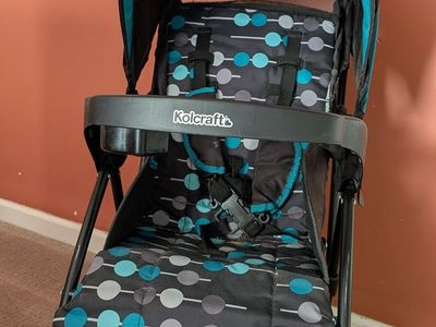 Kolcraft Cloud Plus lightweight folding stroller