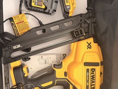 Dewalt 20v 16ga Angled Finish Nailer (New)