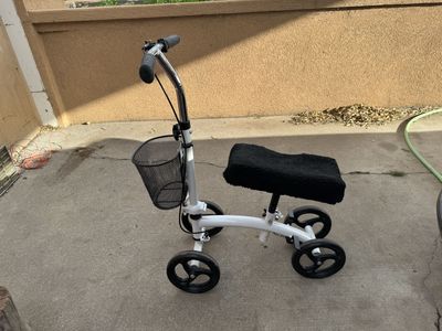Knee Scooter Walker with Basket - Excellent Condition, Comfortable Black Pad