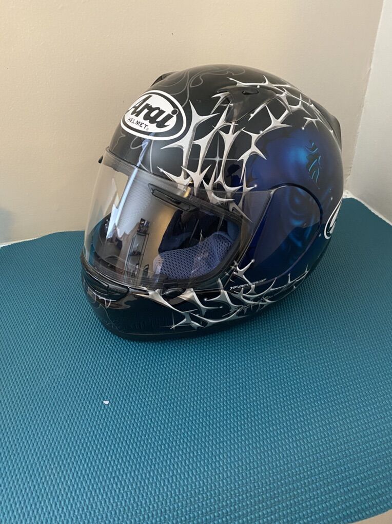 ARAI  MOTORCYCLE HELMET ADULT  MEDIUN  NEW