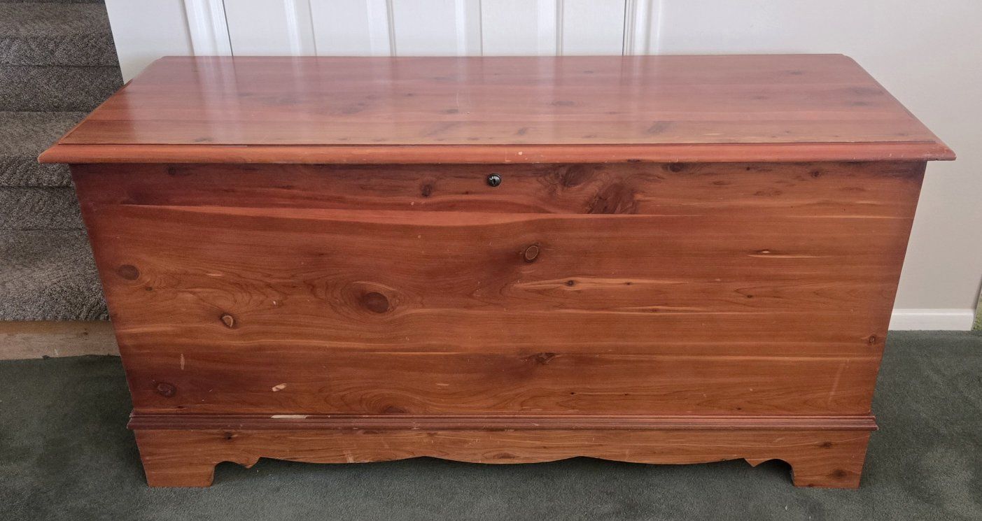Vintage Lane Cedar Chest