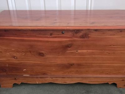 Vintage Lane Cedar Chest