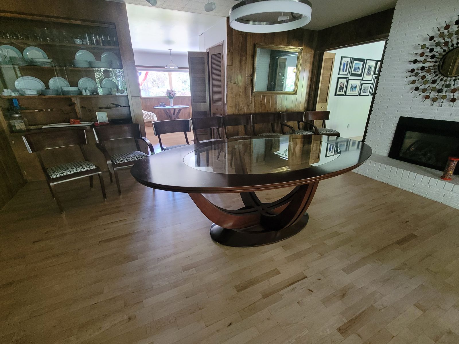 Glass-Top Dining Table – Stunning Modern Design!