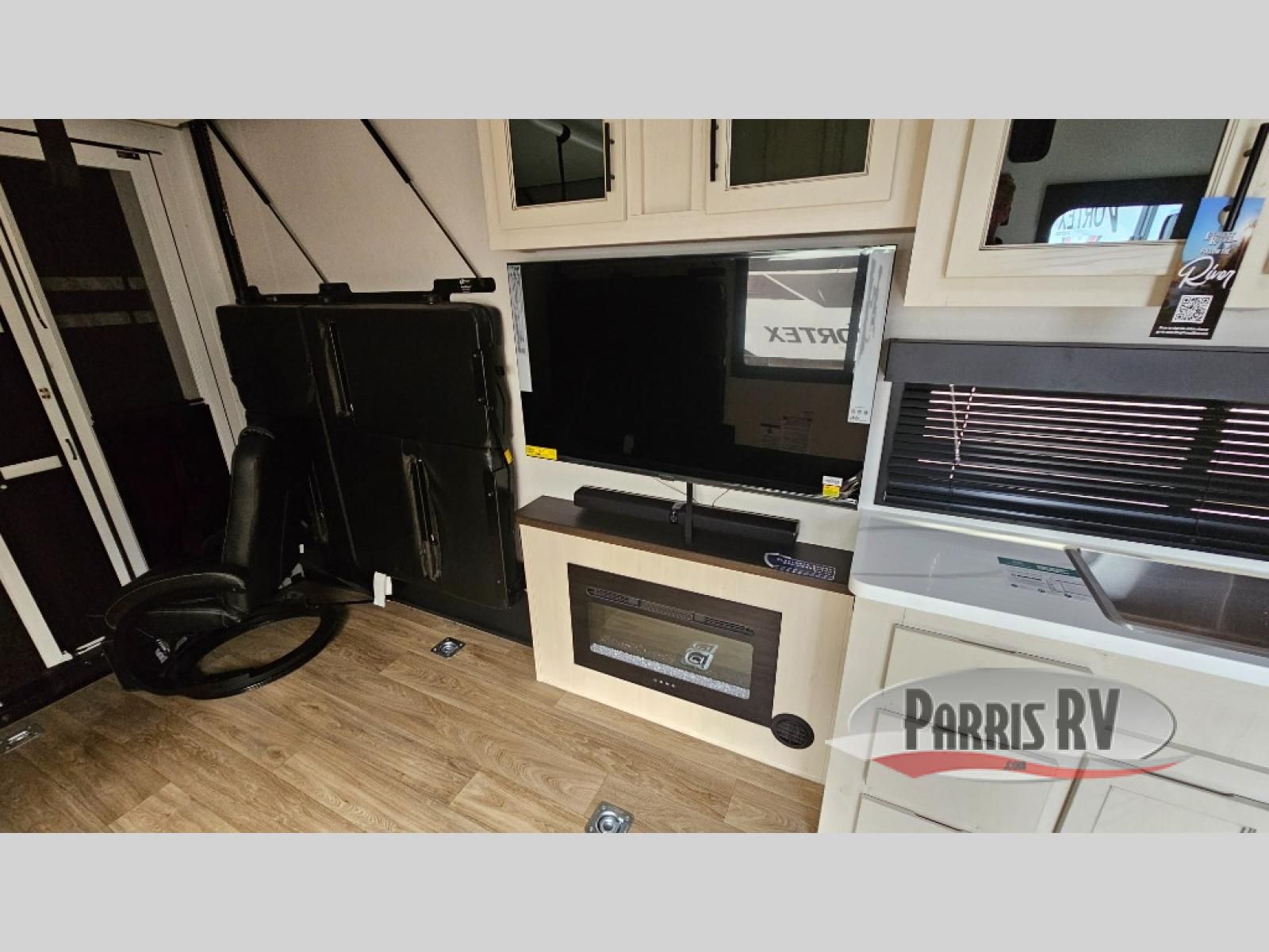 Main image 10