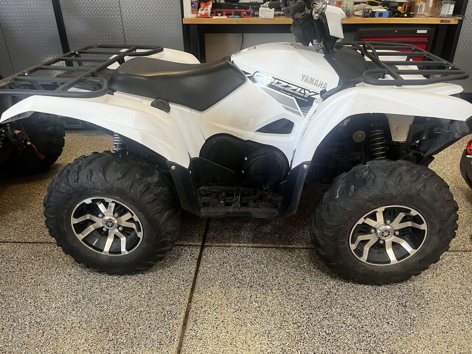 2017 Yamaha Grizzly 700 w/plow