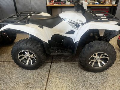 2017 Yamaha Grizzly 700 w/plow