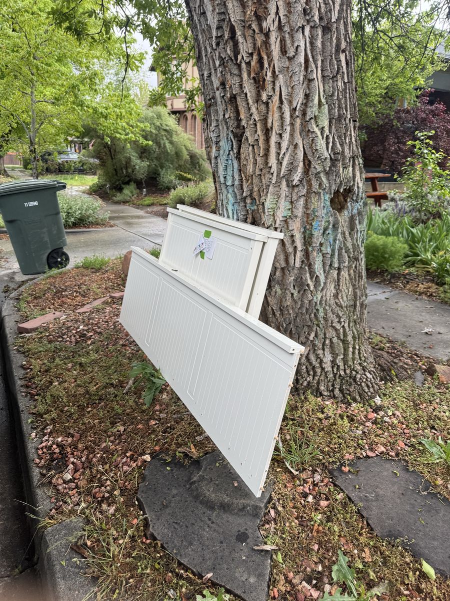 Free wood / white headboard