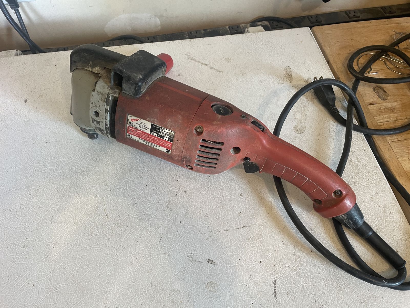 Milwaukee Heavy-Duty 7" Polisher