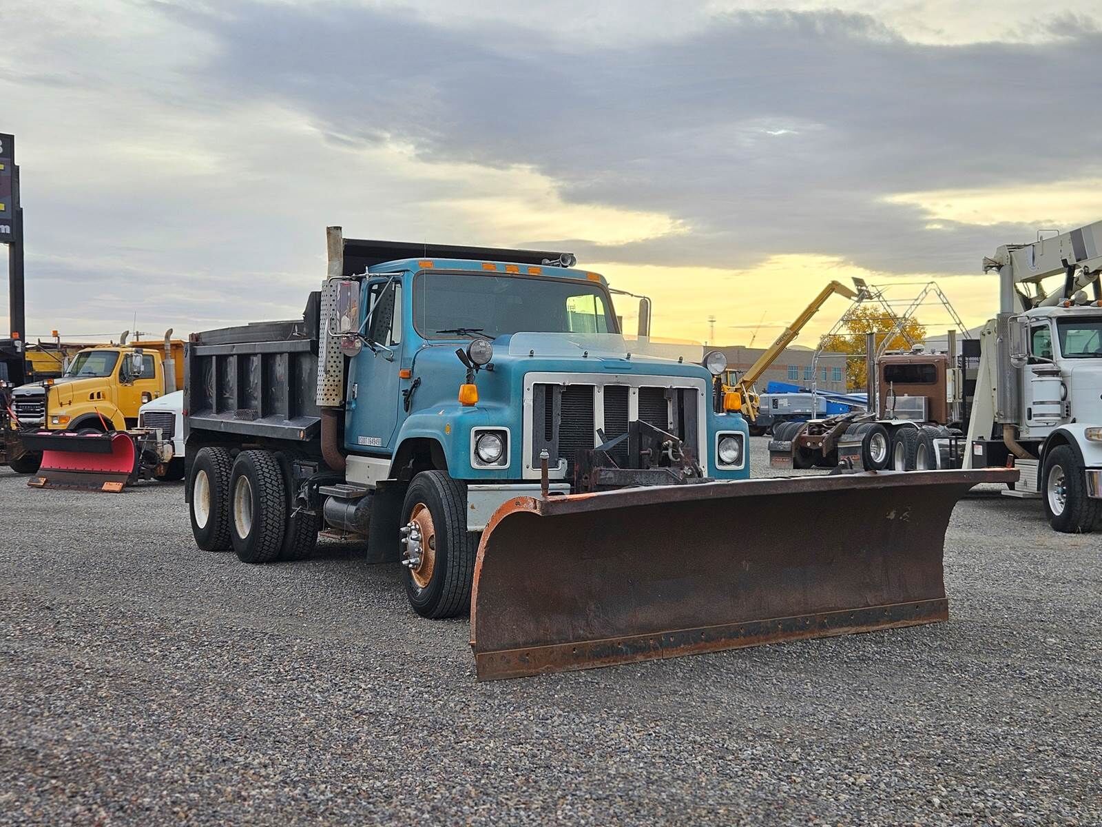 1995 International 2574 Plow Truck