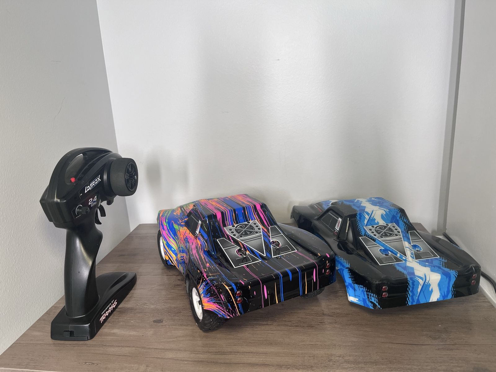 Traxxas prerunner RC car + extra body