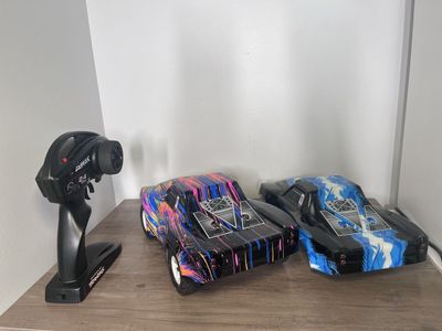 Traxxas prerunner RC car + extra body