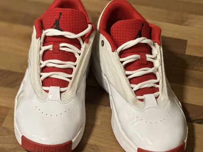 Nike Air Jordan Max Aura 6 GS size 7Y