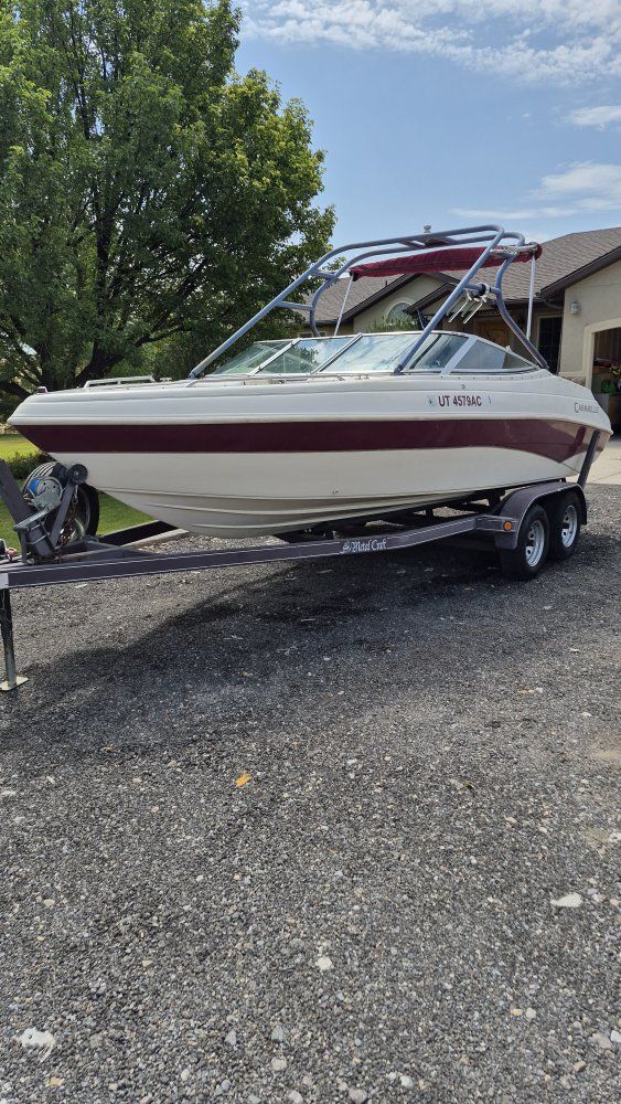 1999 Caravelle wakeboard, ski and run around boat.