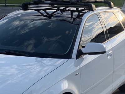 Thule AeroBlade Edge 7602B Flush Mount Roof Rack (Black) + Audi A3 Kit