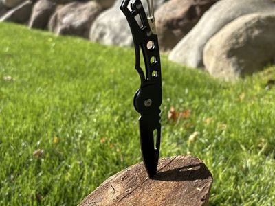 Black Tactical Folding Pocket Knife with Carabiner Clip, Mini Portable EDC Knives, New