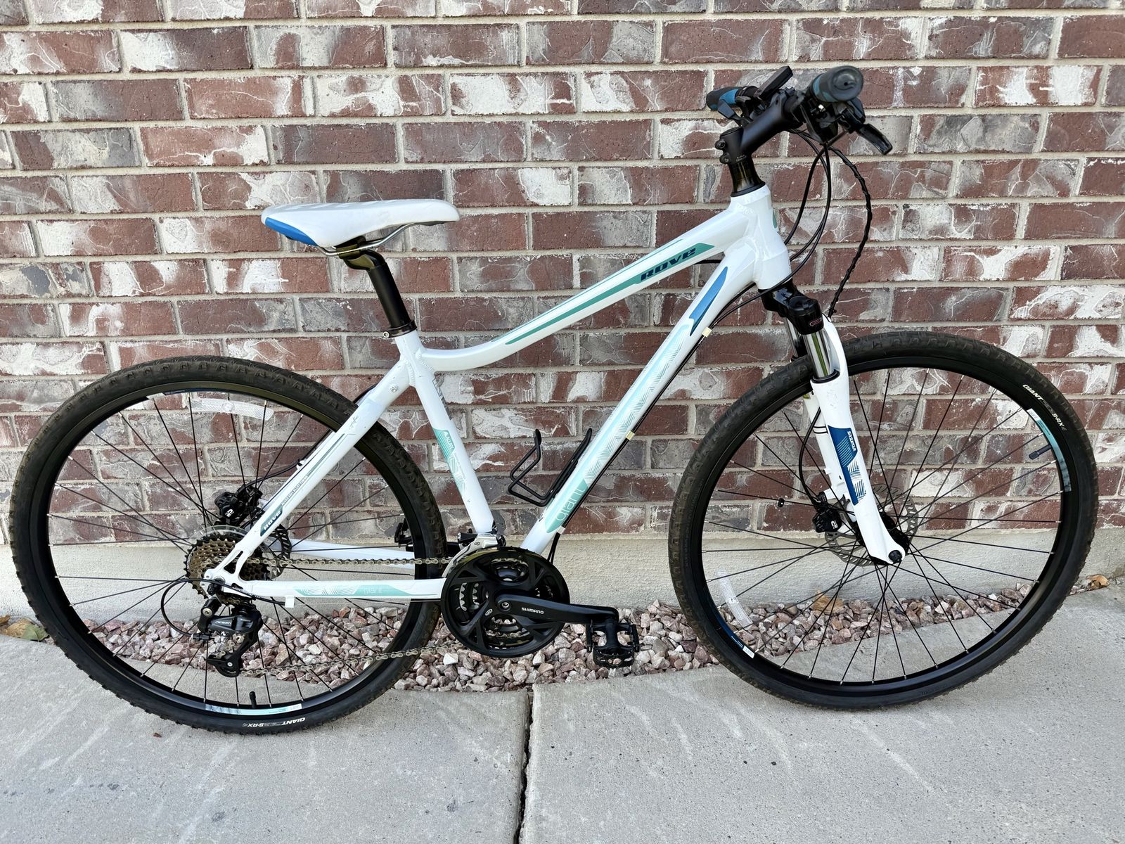 Women’s Medium 2014 Giant Liv Rove 2 Hybrid Commuter Gravel Bike