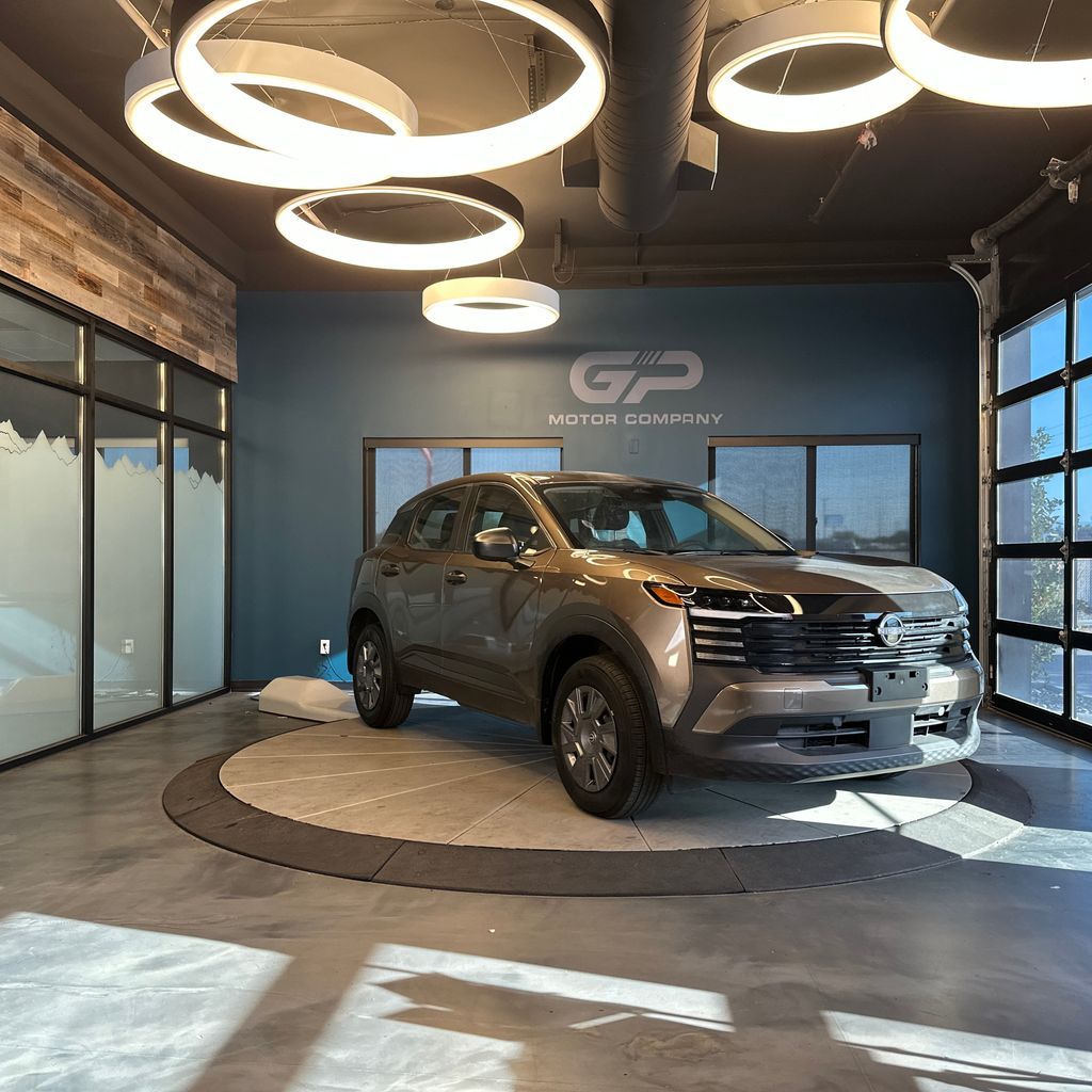 2025 Nissan Kicks S