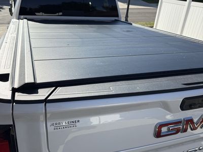 Peragon Limited HD Retractable Tonneau Cover | Chevy/GMC 8’ Bed | Like New