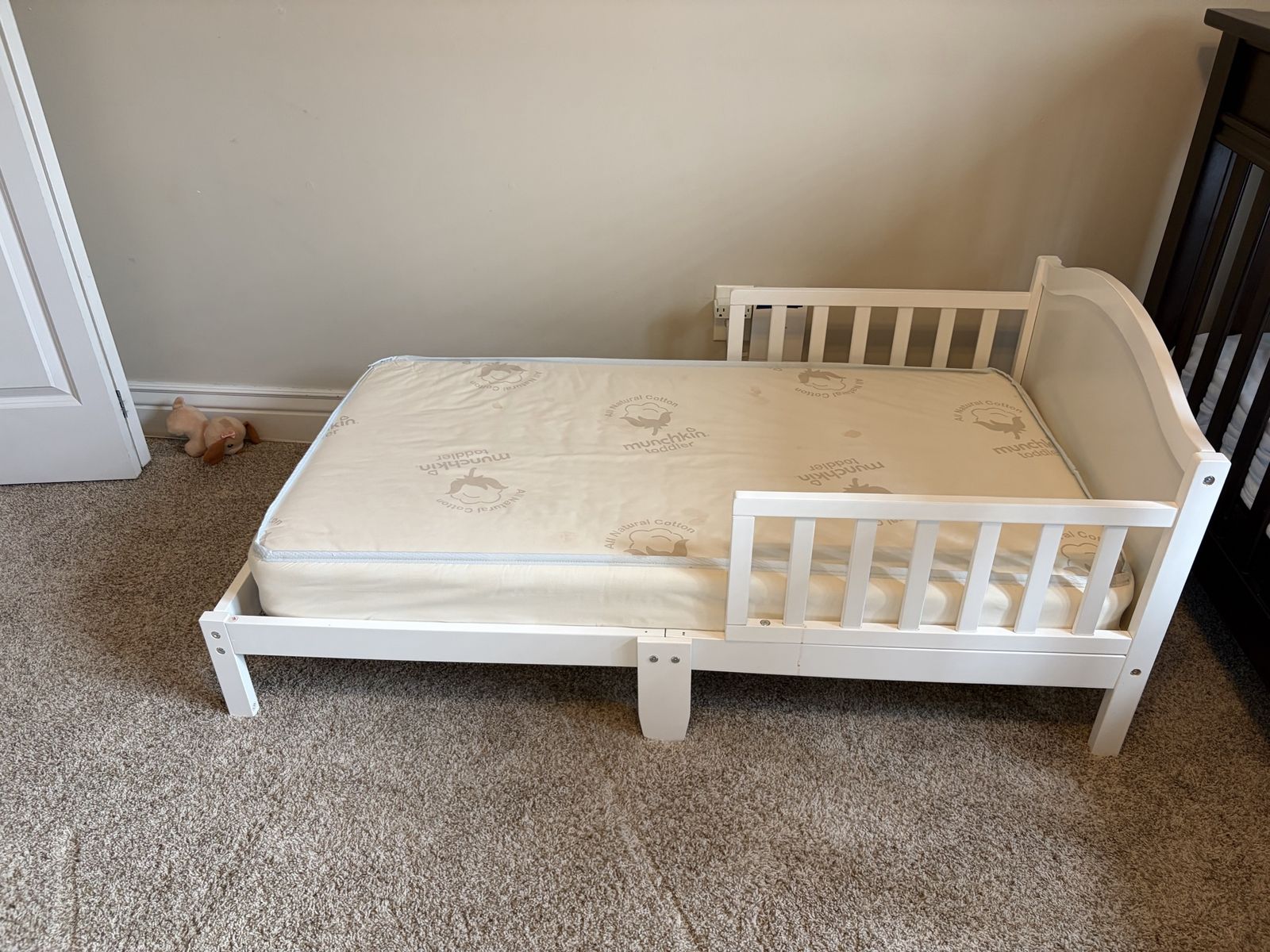 Toddler bed (white)