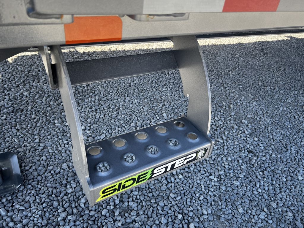 Main image 3