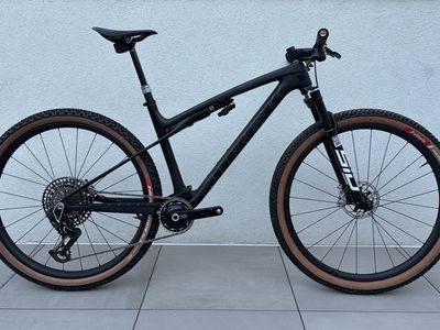 2025 Trek Supercaliber 9.9 Flight Attendant (carbon mountain bike)