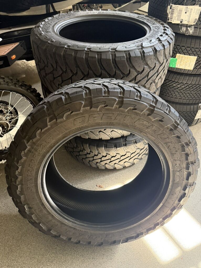 Toyo MT 37x13.5x22