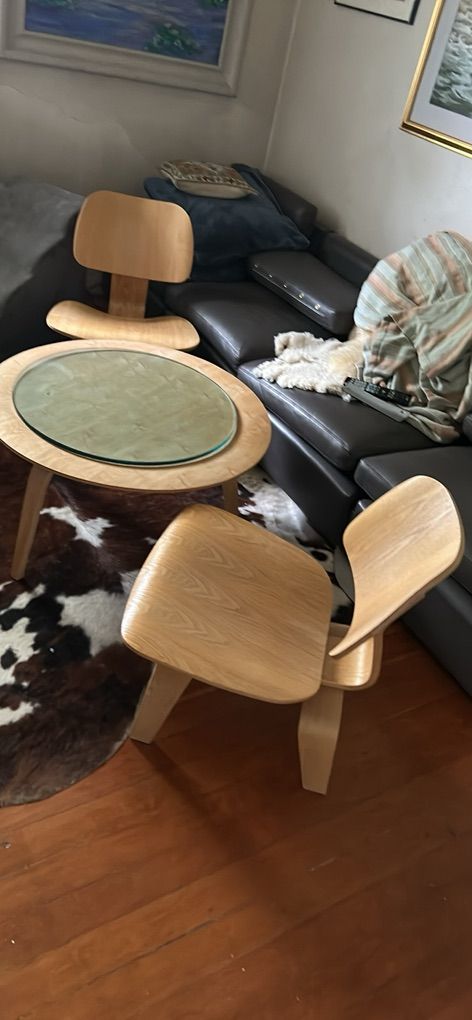 Eames Inspier Moded Plywood Chairs And Table