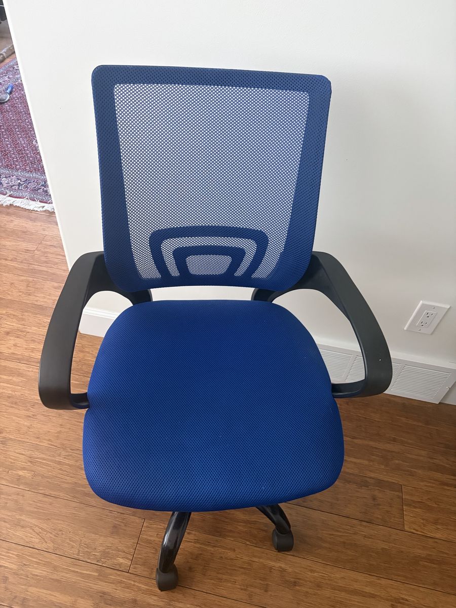 Blue Mesh Rolling Office Chair with Adjustable Height and Tilt