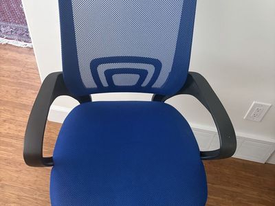 Blue Mesh Rolling Office Chair with Adjustable Height and Tilt