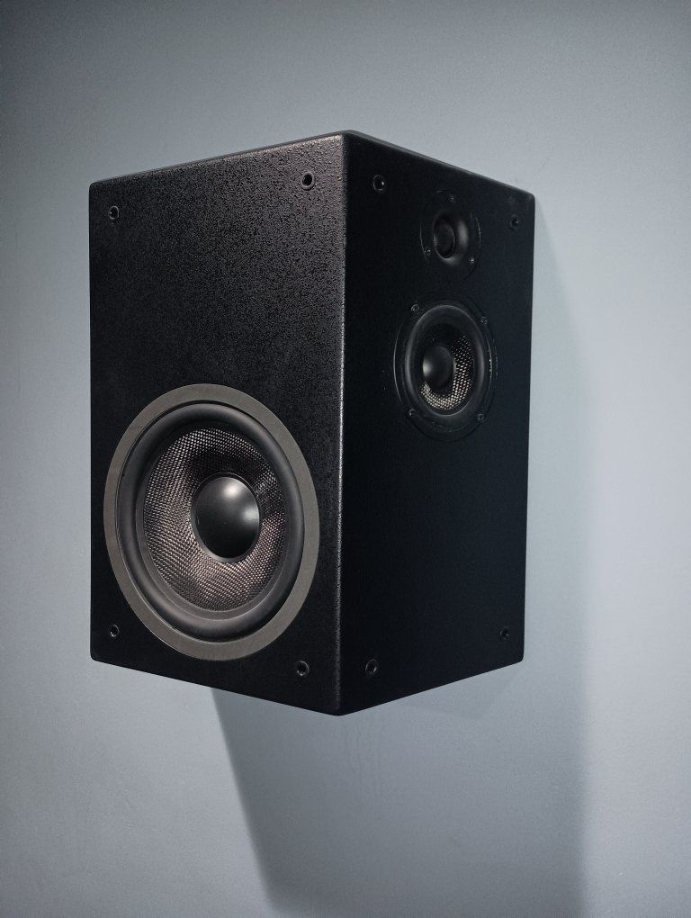 speakers, amp, projector