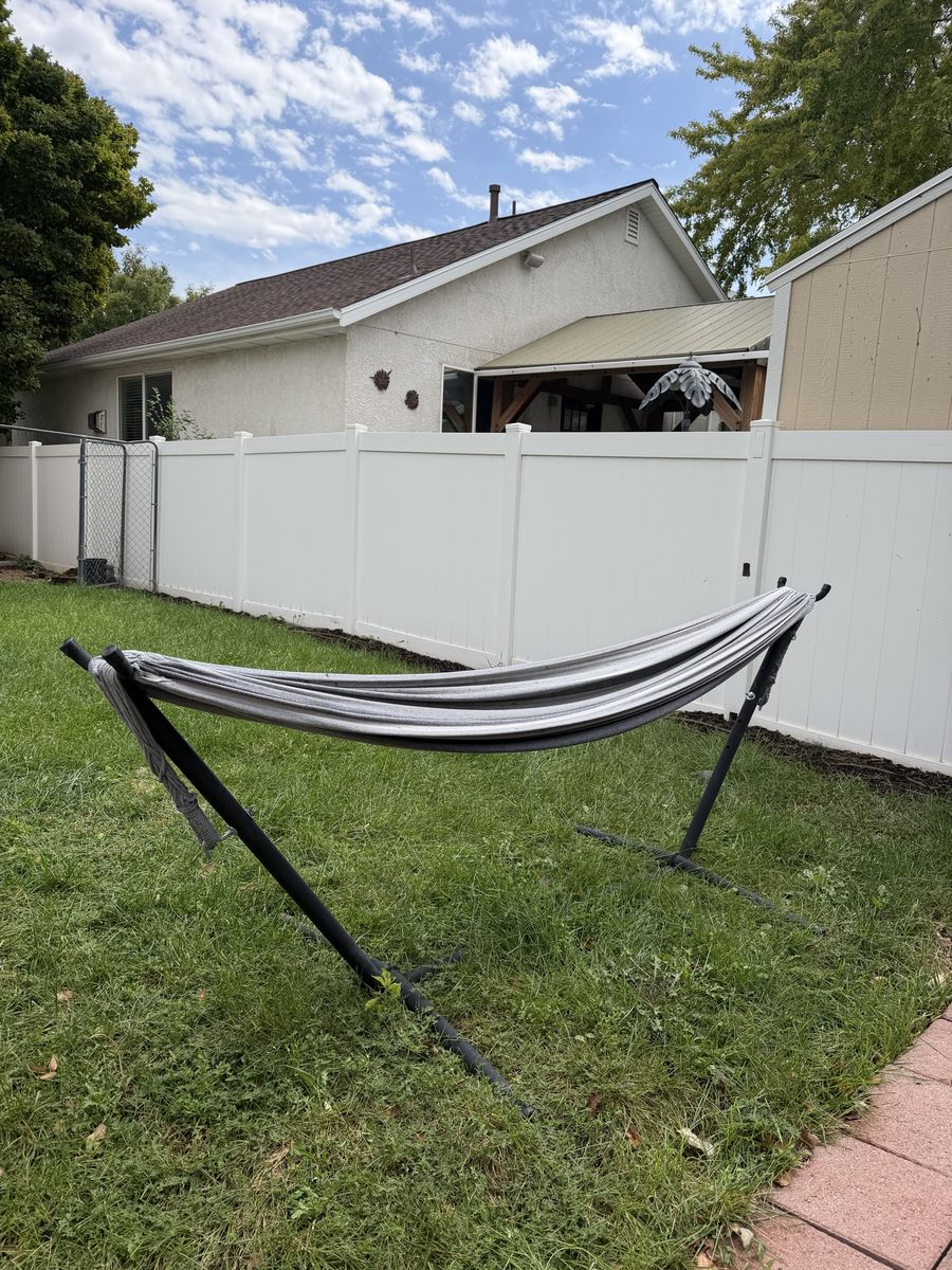 Free-Standing Fabric Hammock with Metal Stand