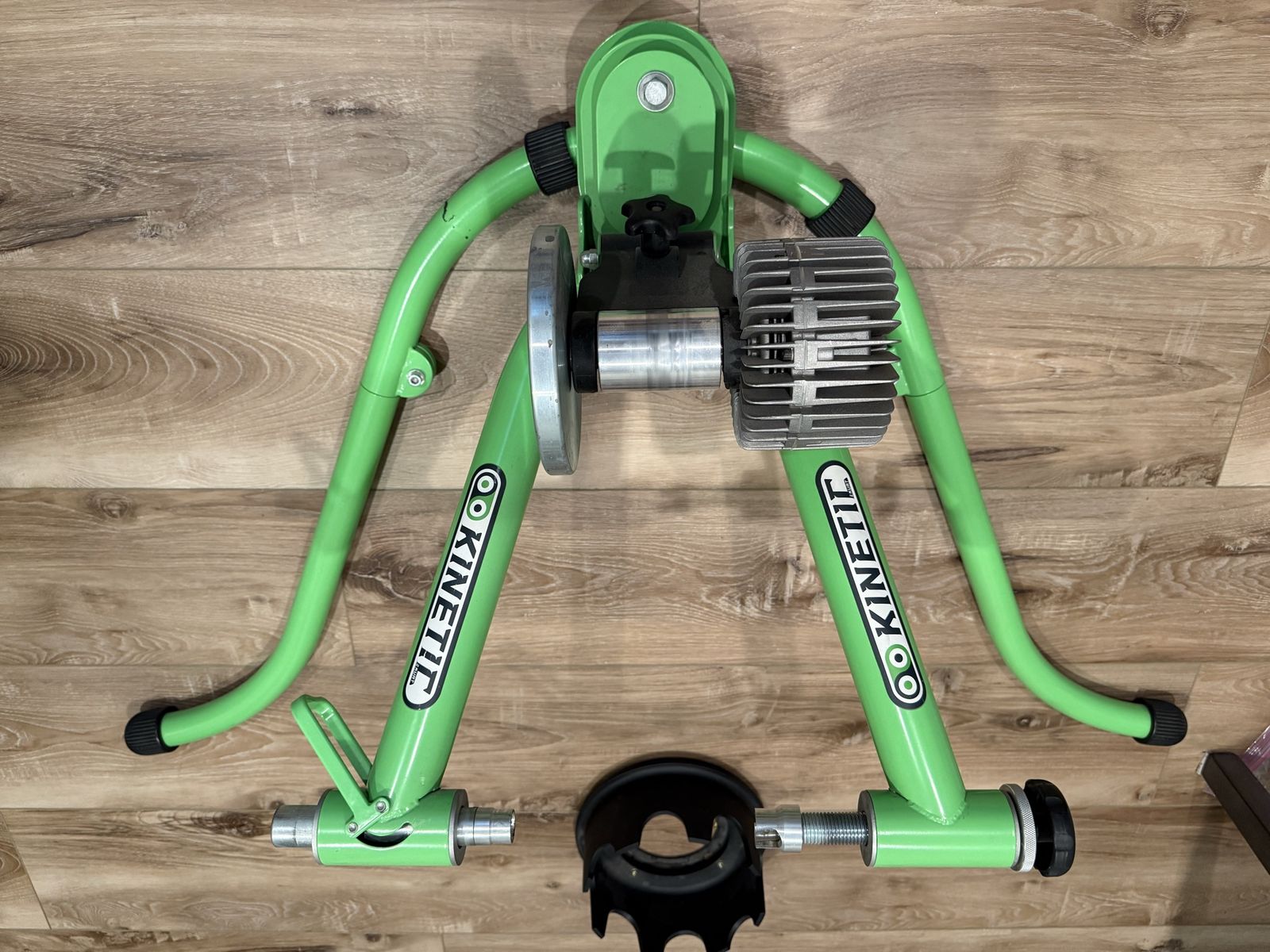 Kinetic by Kurt Road Machine Smart 2 Fluid Trainer - Green, Excellent Condition