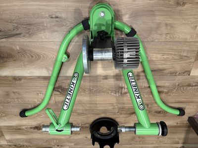Kinetic by Kurt Road Machine Smart 2 Fluid Trainer - Green, Excellent Condition