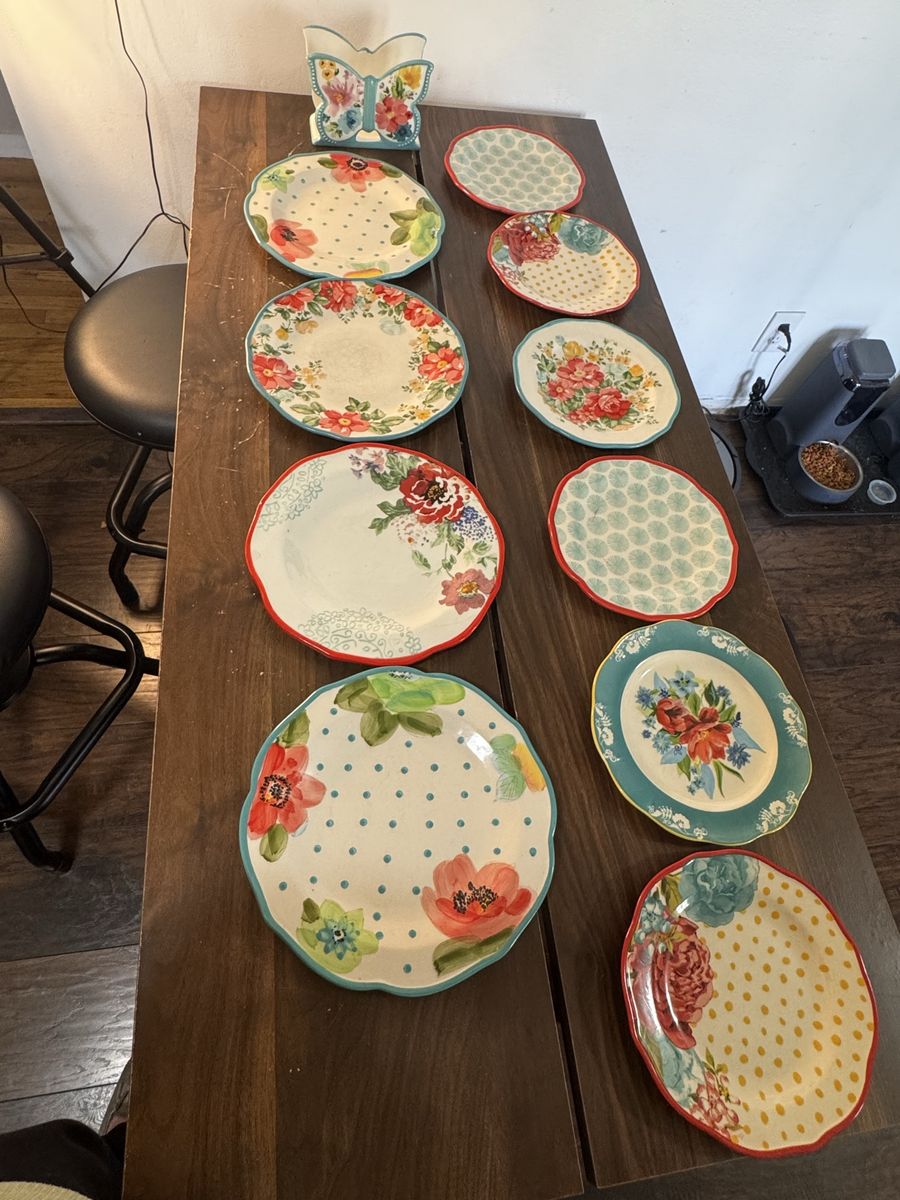 The Pioneer Woman Assorted Dinner Plates - Floral & Polka Dot Set of 11 Scalloped Edge
