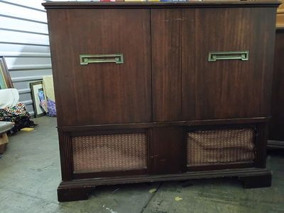 Vintage Mid-Century Wooden Cabinet with Radio and Record Player Console - For Parts/Restoration