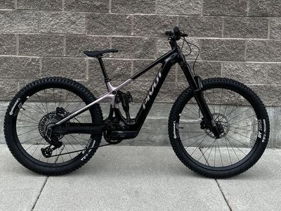 Pivot Shuttle AMP'd PRO XO Small