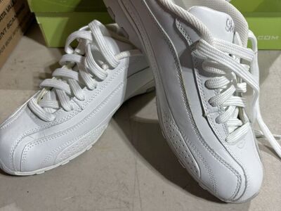 NEW Women's Sketchers-Size 8.5