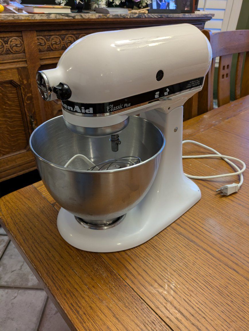 Kitchen Aid 4.5 Quart Tilt-Head Stand Mixer