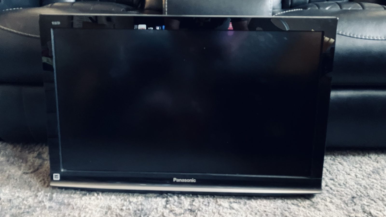 Panasonic TC-L32G1 32" 1080p HDTV LCD Television (Not Vizio LED)